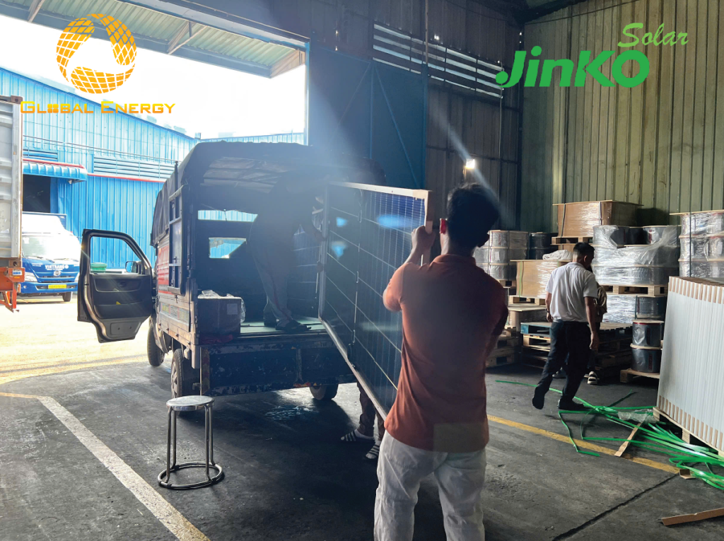 Tấm pin năng lượng mặt trời Jinko